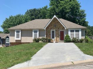206 SW 27th St, Blue Springs, MO 64015