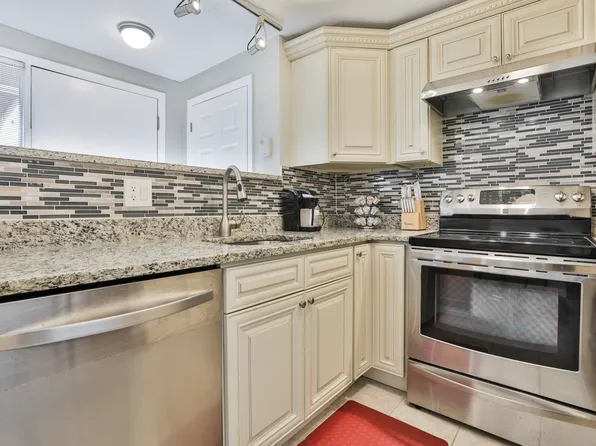30 Silverton Drive, Nashua, NH 03062