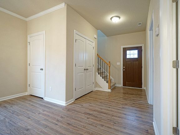 2nd image of 2904 Magnolia St