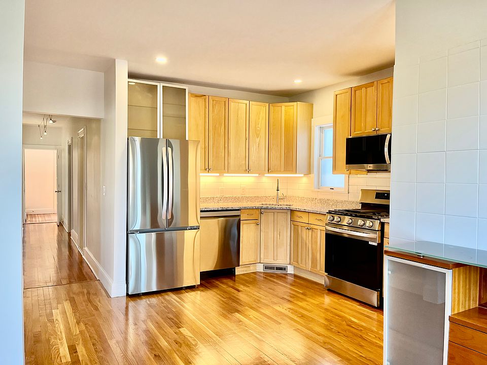 Kitchen w/brand new appliances