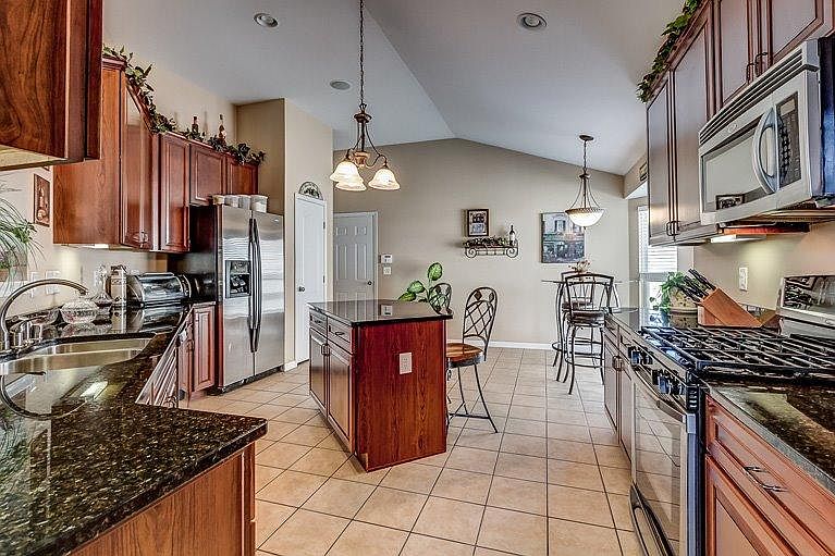 1st image of 815 Covefield Ln