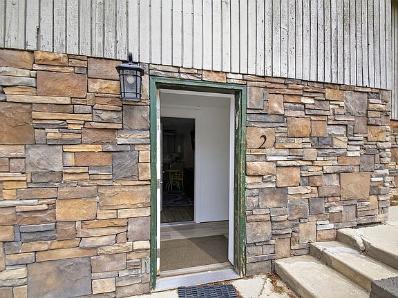 4th image of 315 E Jensen Ln.