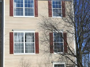 2421 Clover Field Cir, Herndon, VA 20171