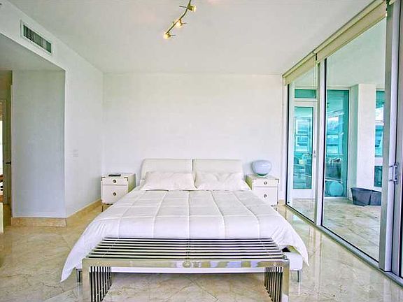 5th image of 3131 Ne 188th St #1-608
