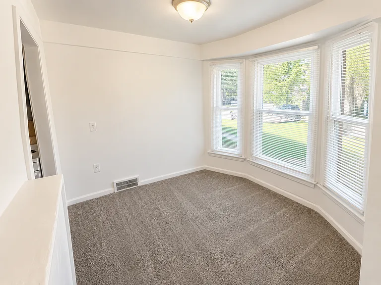 18672 Waltham St — Photo 2