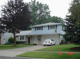 261 Macarthur Dr, Williamsville, NY 14221