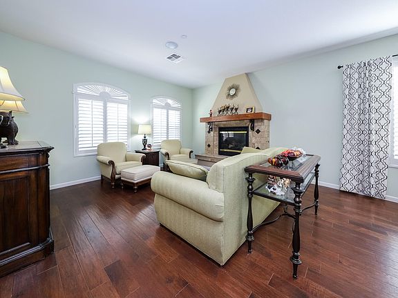 5th image of 2352 E Mayview Dr