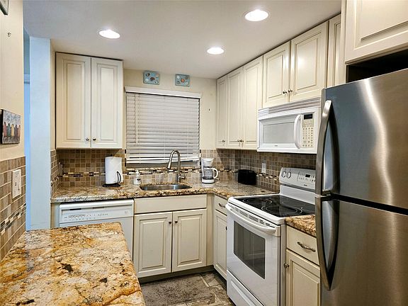 4th image of 1161 Hillsboro Mile APT 506