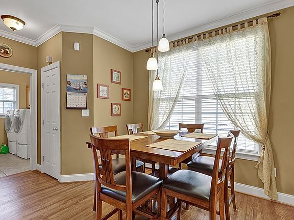 5th image of 1247 Woodlands Way