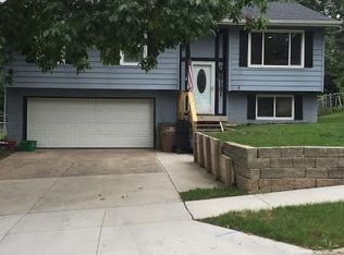 9181 Happy Hollow Dr, Norwalk, IA 50211