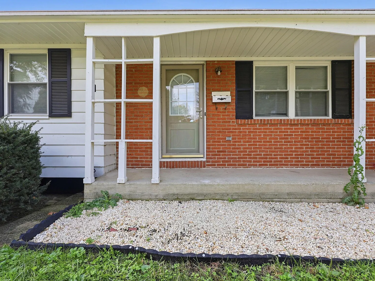 3 bed, 1.0 bath, 928 sqft, $1,650 — Photo 4