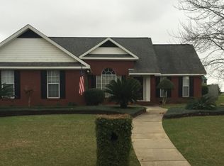 402 Holly Ln, Headland, AL 36345