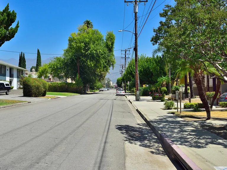 WALK to santa anita mall arcadia!