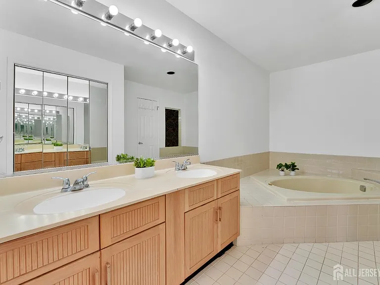 88 W Countryside Dr — Photo 12