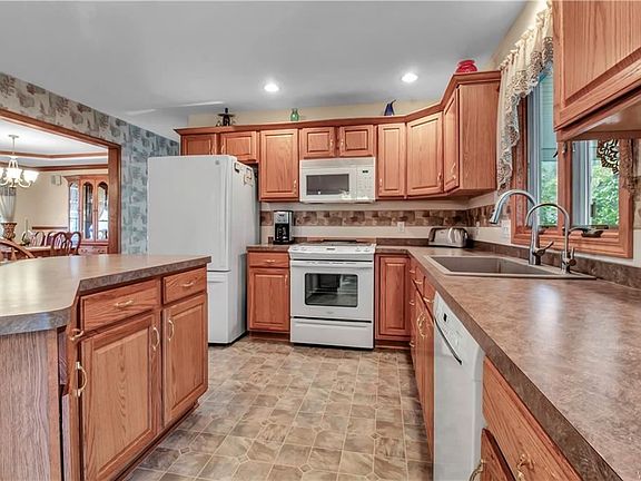5th image of 44 Dennybrooke Ln