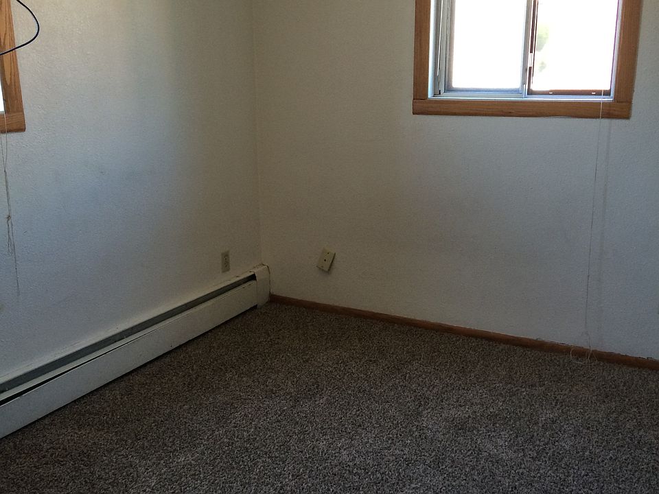 2nd image of 915 18 1/2 St S APT 4