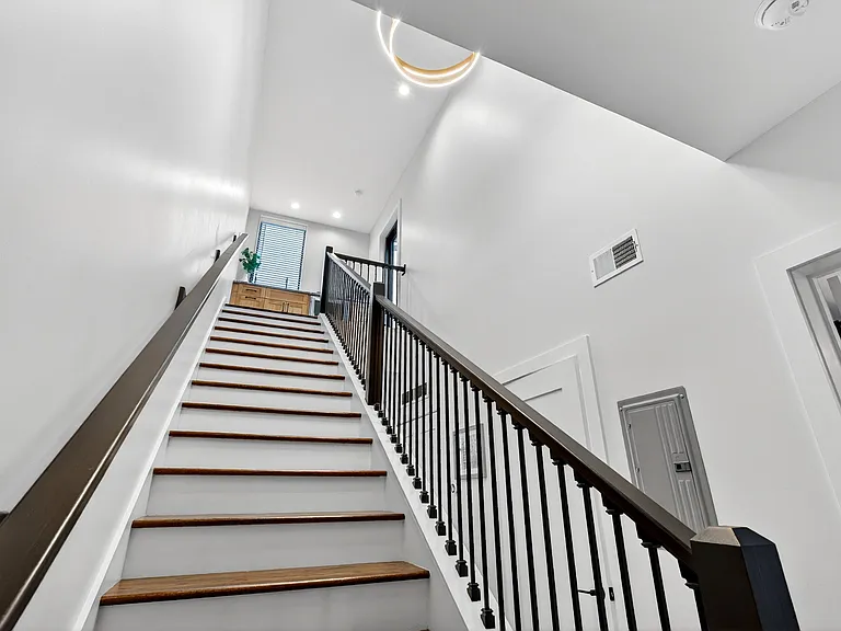 215 N Sarah St #7 — Photo 27