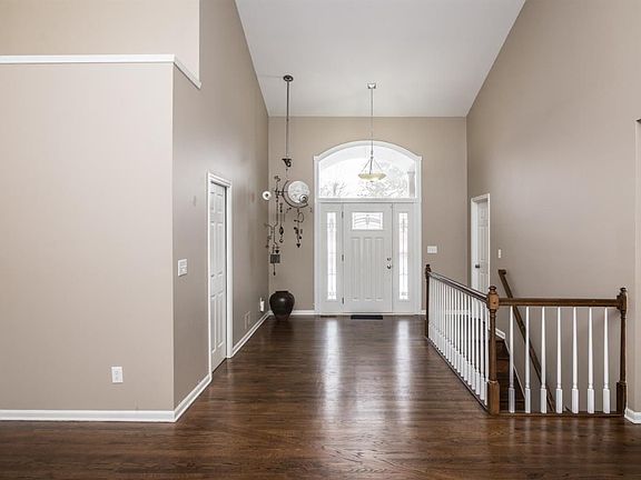 4th image of 1733 Monterey Ct