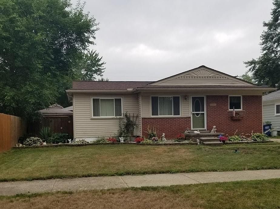 1st image of 33435 Fernwood St