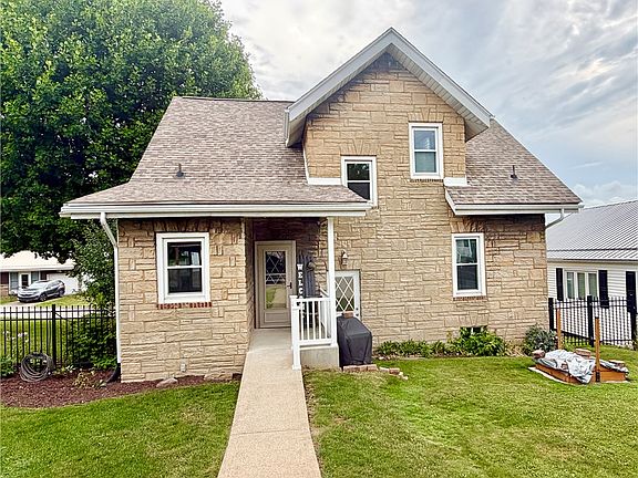 5th image of 67 Redwood Ave