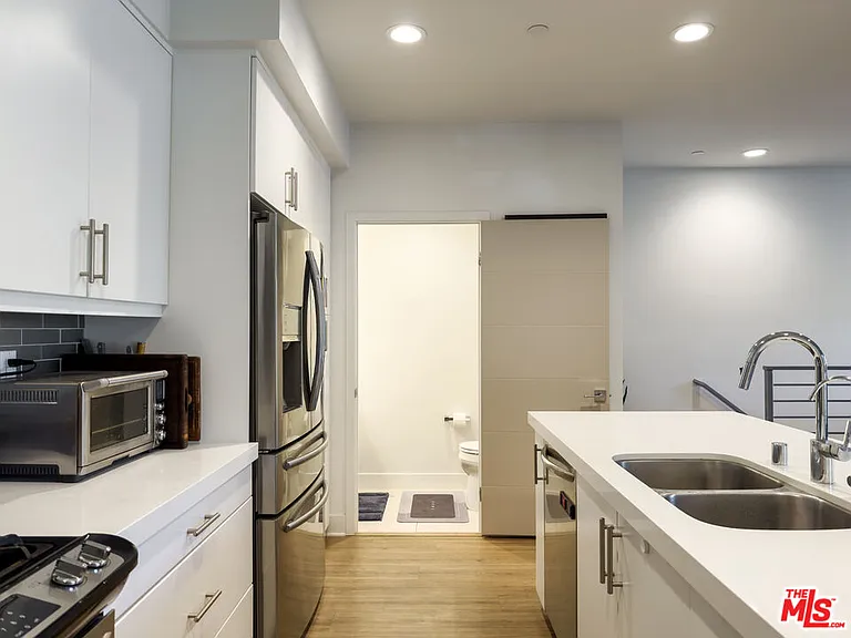 2111 N Cahuenga Blvd #2 — Photo 12