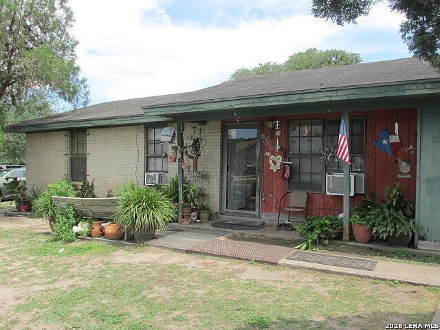 1st image of 807 W INEZ ST