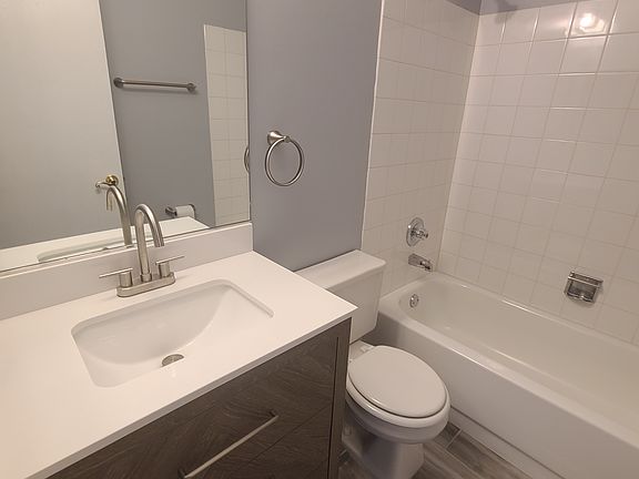 5th image of 8 Aberdeen Ct Unit V1