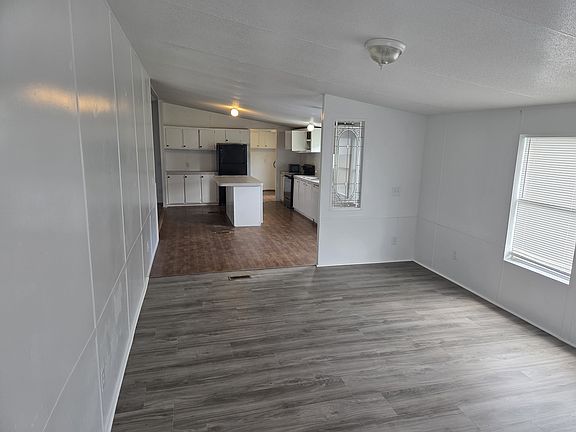 4th image of 10011 SW 84th Ave