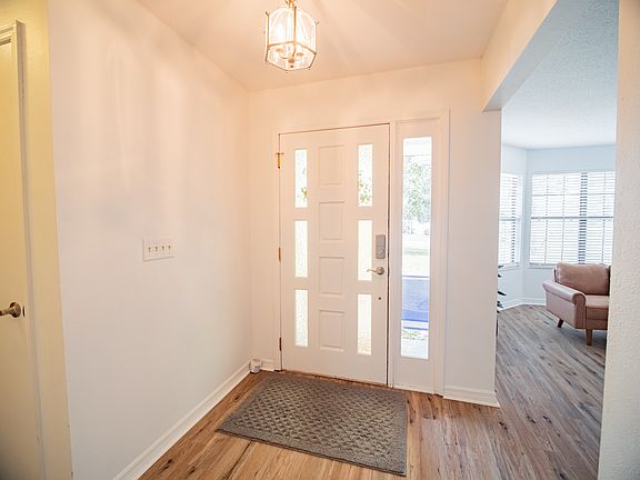 5th image of 216 NW Mallard Pl