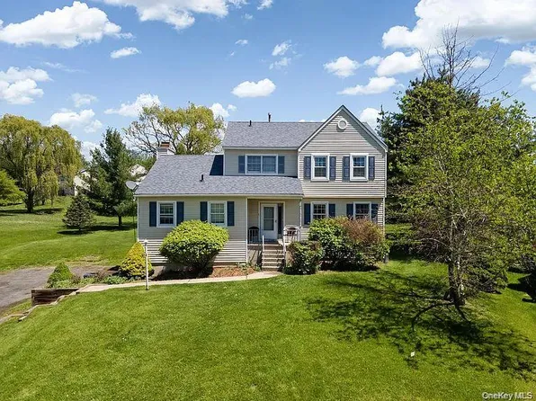 3 Brook Ct, Walden, NY 12586