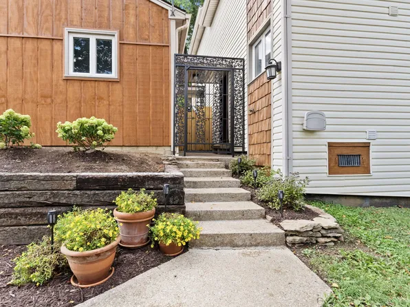 1077 Armstrong Mill Rd, Lexington, KY 40517