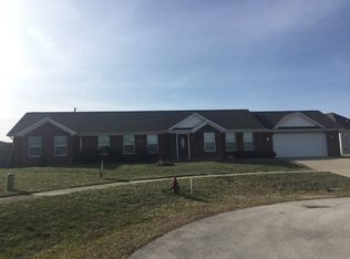 545 University Dr, Radcliff, KY 40160