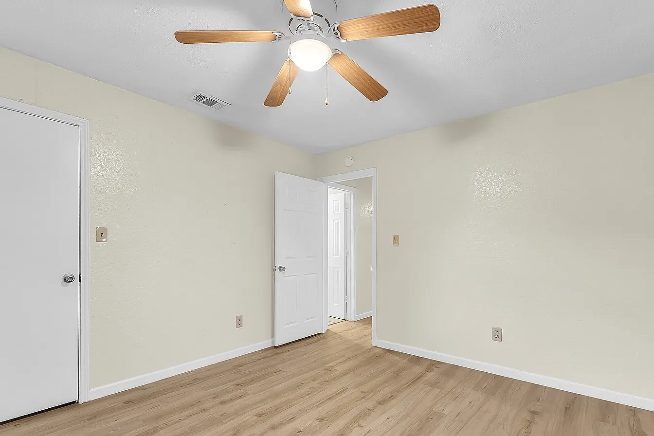 Trinity Apartments — Photo 4