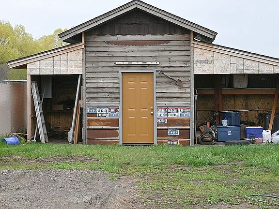 10x10 Storage w/ 2 lean tos