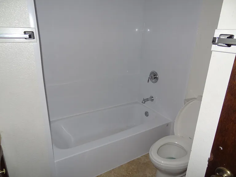 215 NW Coryell Ct — Photo 14