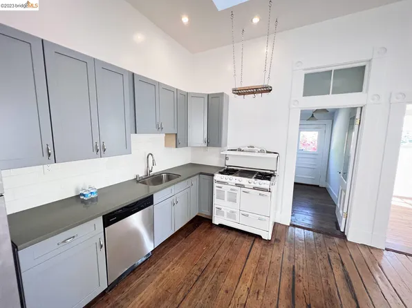 352 Peralta St, Oakland, CA 94607