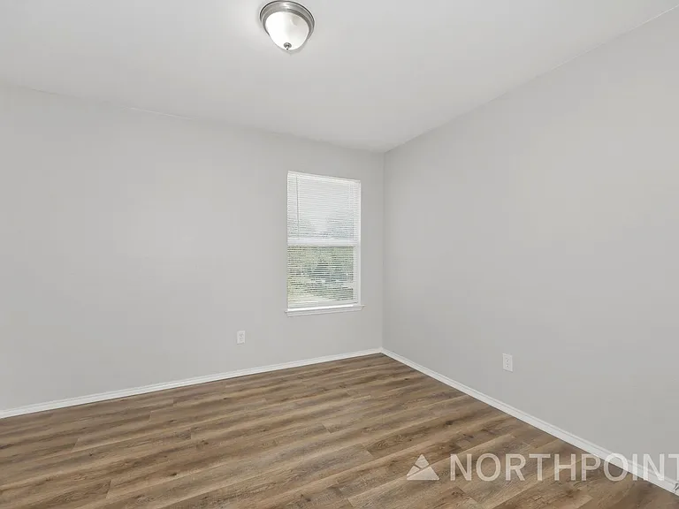 3075 Saint Nicholas Dr — Photo 12