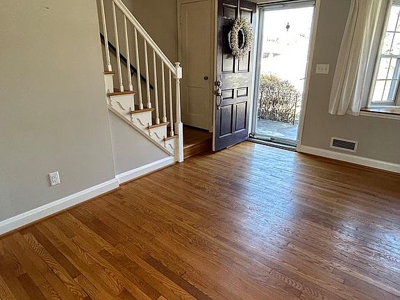 3rd image of 8415 Pleasant Plains Rd