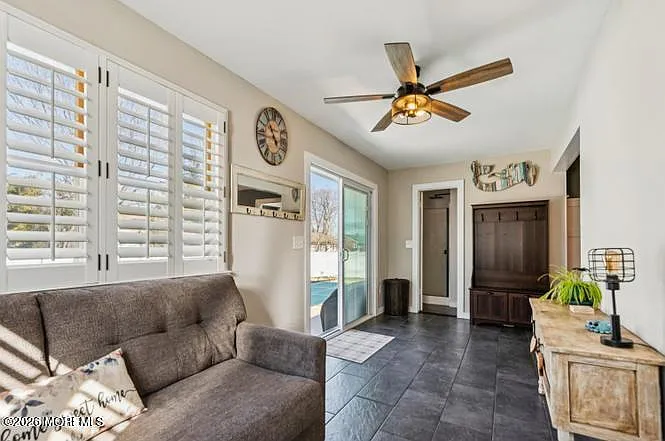 85 Coral Dr — Photo 15
