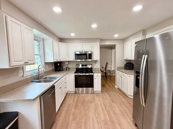 10 Inglesid Ln, Liverpool, NY 13090