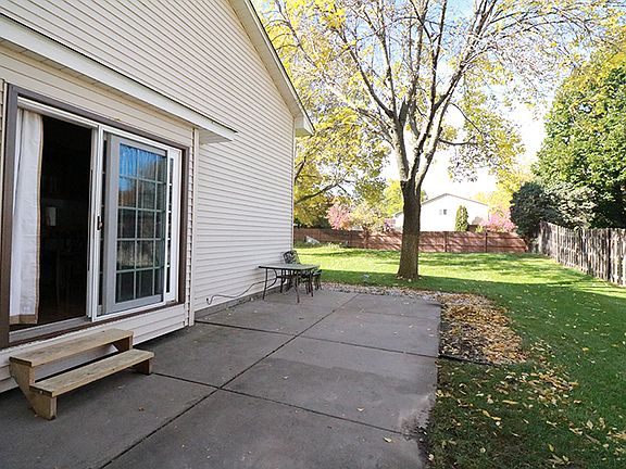 3rd image of 9814 Taylor St NE