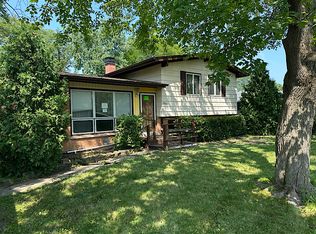 3200 Thornberry Ln, Glenview, IL 60025