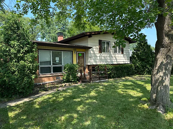 3200 Thornberry Ln, Glenview, IL 60025
