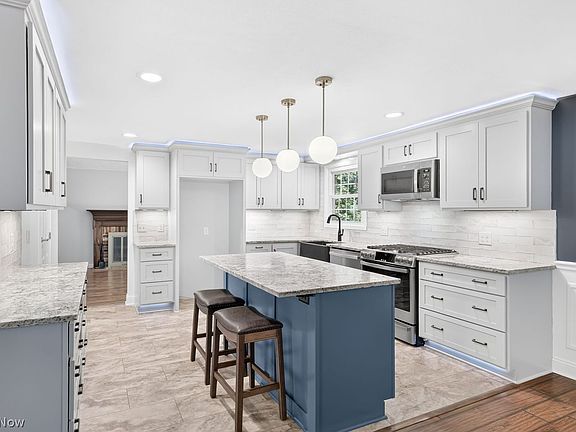 4th image of 5899 Bradford Way