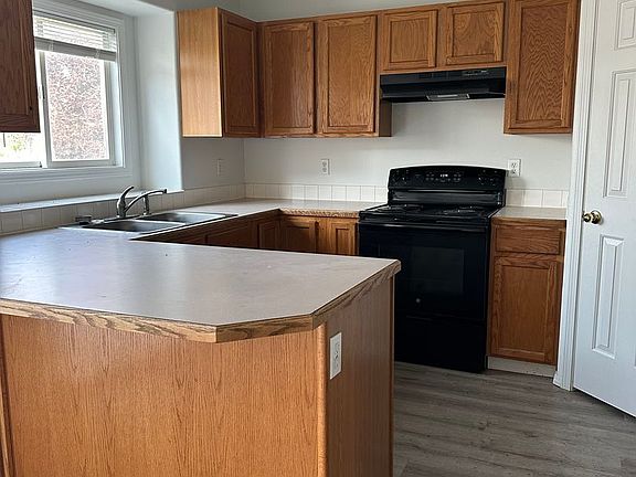 2nd image of 528 Massachusetts Ct