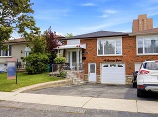 118 Surbray Grv, Mississauga, ON L5B 2E1