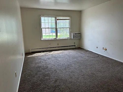 325 W High St Photo 1