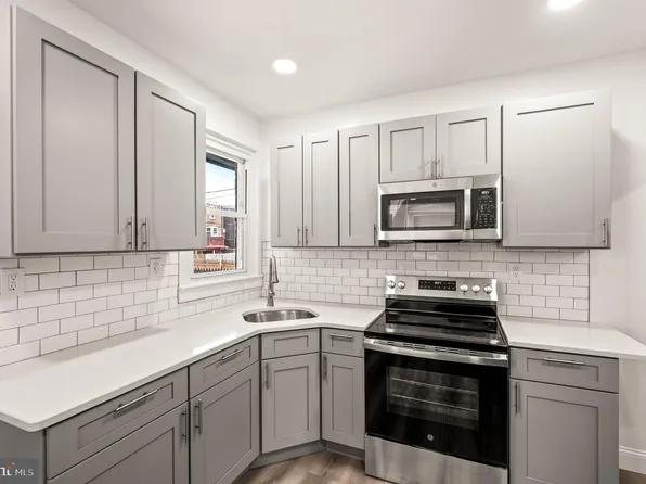 5242 Sylvester St, Philadelphia, PA 19124