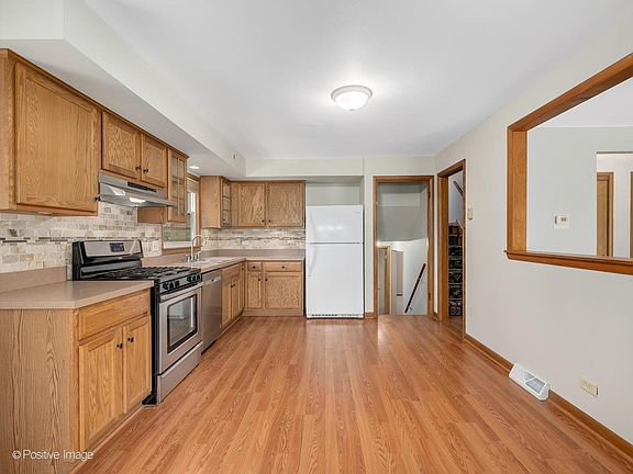 5th image of 90 Rosewood Ln