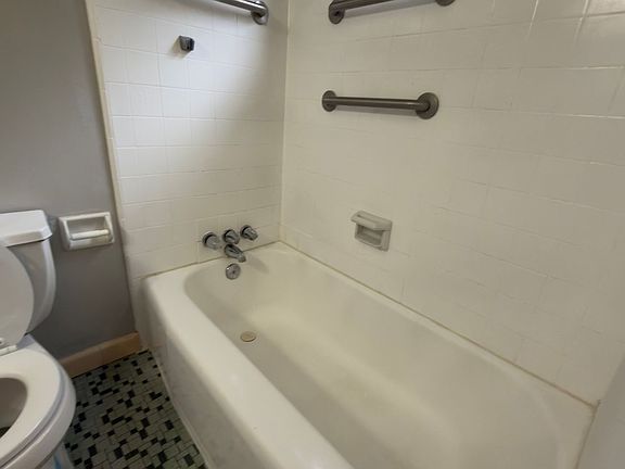 3rd image of 715 24th St #1